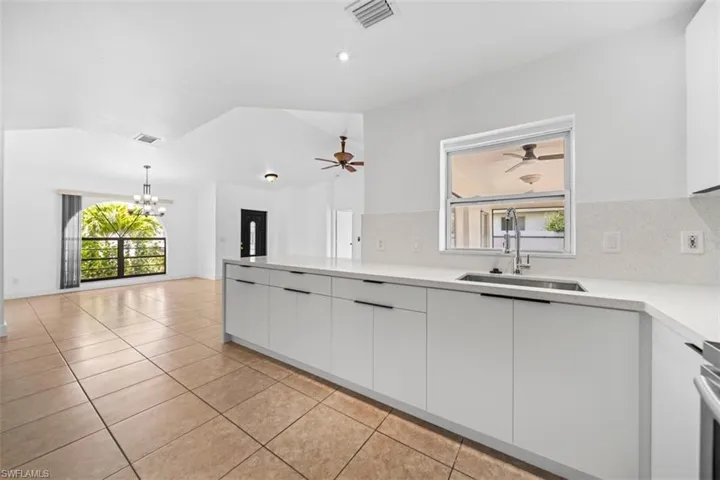 2214 Sw 13th Ave, Cape Coral, Florida 33991