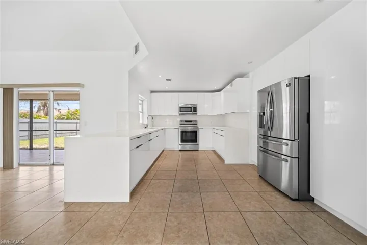 2214 Sw 13th Ave, Cape Coral, Florida 33991