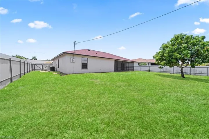 2214 Sw 13th Ave, Cape Coral, Florida 33991