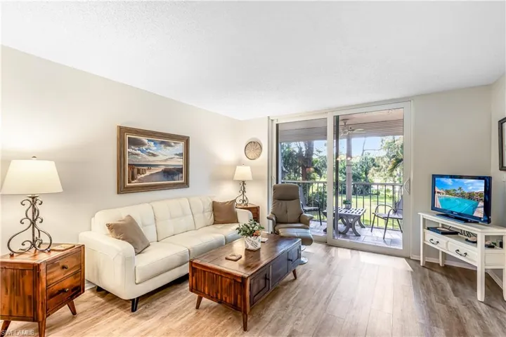400  Forest Lakes  BLVD, Naples, FL 34105