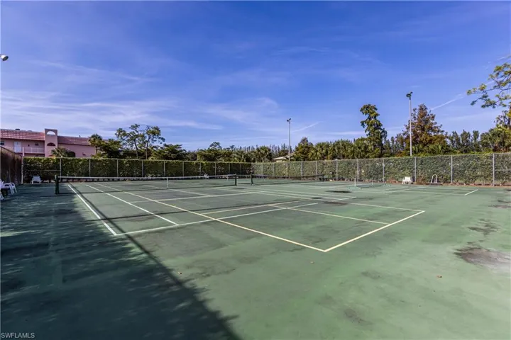 400  Forest Lakes  BLVD, Naples, FL 34105