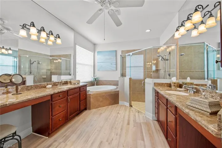 Master en-suite bath w/dual vanities