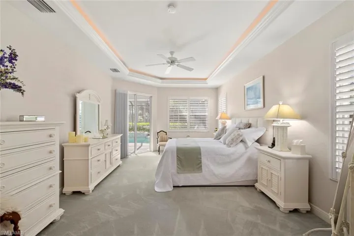 Master bedroom w/lanai access