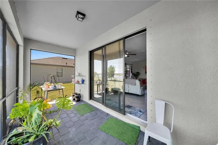 Sunroom with ceiling fan