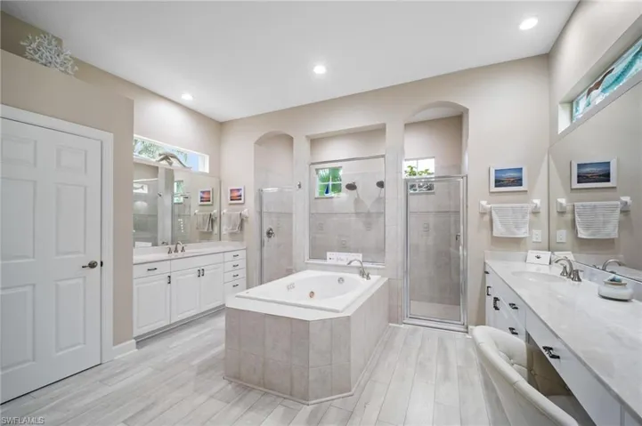 9042 Bronco Ct, Naples, Florida 34113