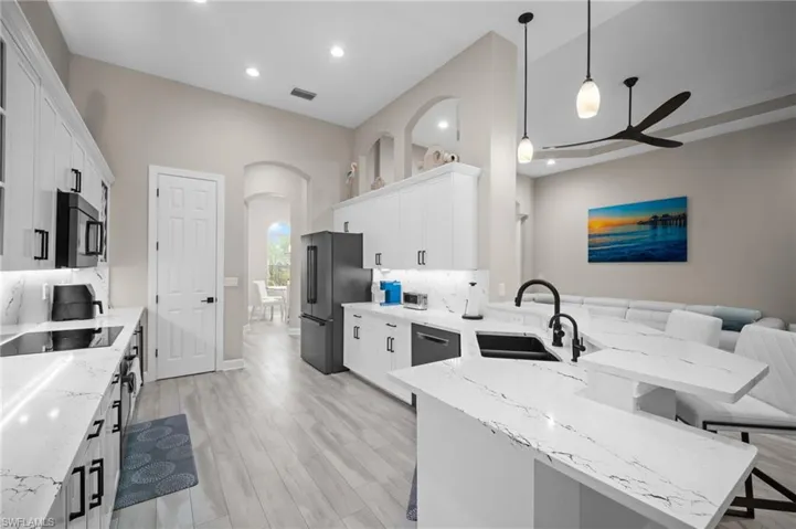 9042 Bronco Ct, Naples, Florida 34113