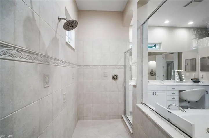 9042 Bronco Ct, Naples, Florida 34113