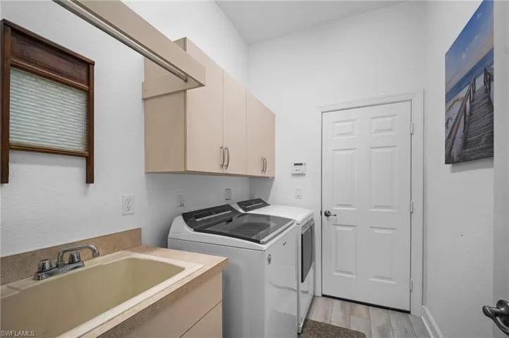 9042 Bronco Ct, Naples, Florida 34113