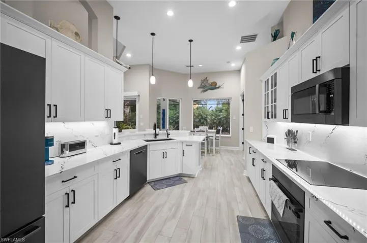 9042 Bronco Ct, Naples, Florida 34113