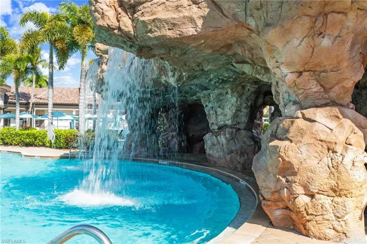 9042 Bronco Ct, Naples, Florida 34113