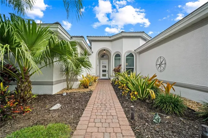 9042 Bronco Ct, Naples, Florida 34113