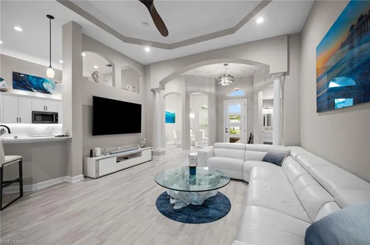 9042 Bronco Ct, Naples, Florida 34113