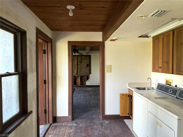 1st Floor Entry