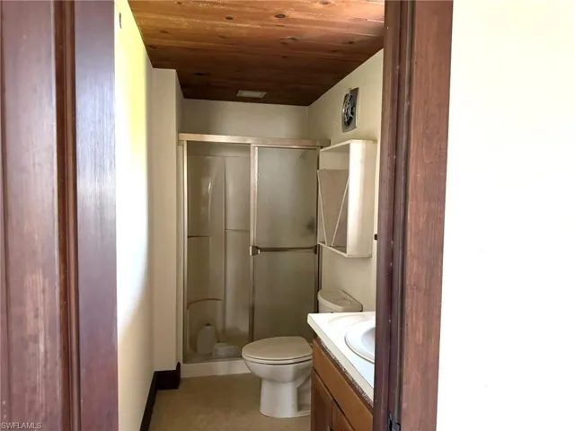 2nd Floor Full Bath with Shower