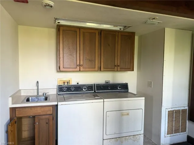 1st Floor Entry