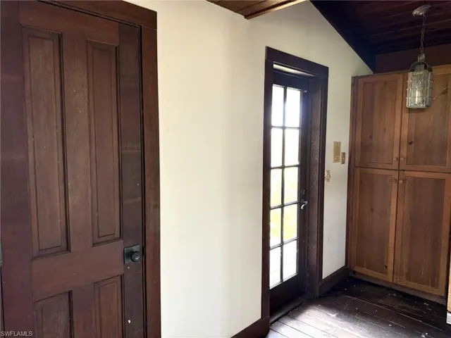 2nd Floor Entry