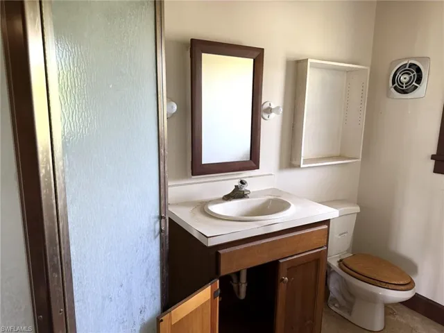 1st Floor Full Bathroom 1 with Shower