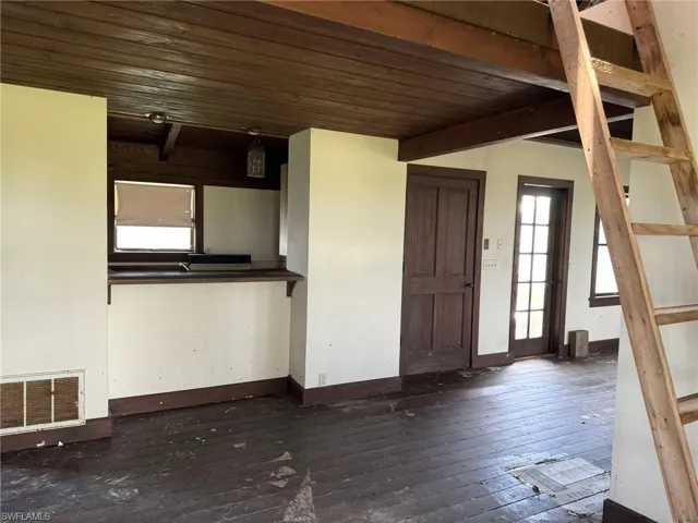 2nd Floor Entry/Kitchen