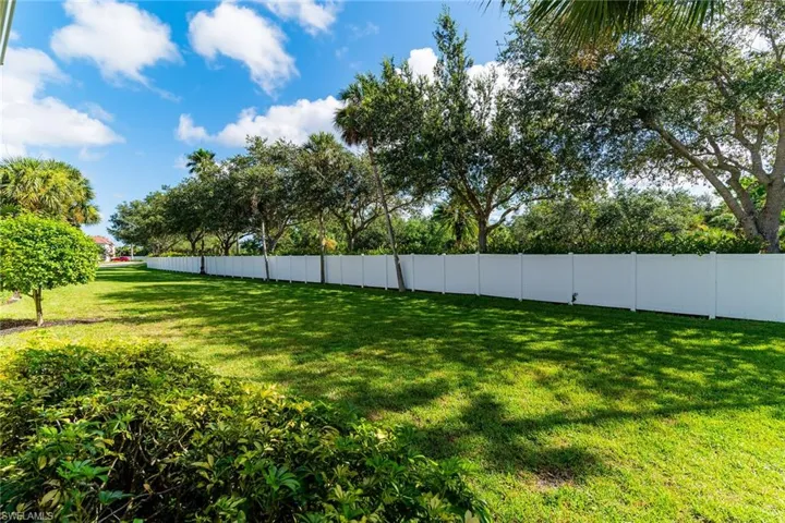 25054  Peacock  LN, Naples, FL 34114