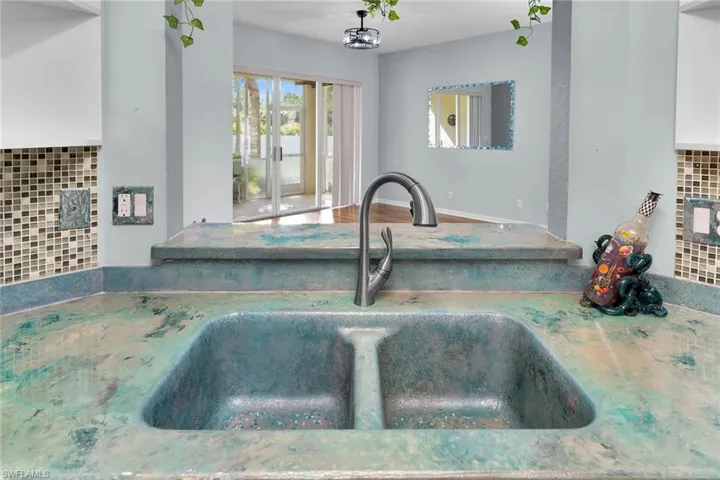 25054  Peacock  LN, Naples, FL 34114