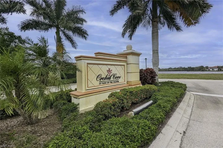 25054  Peacock  LN, Naples, FL 34114