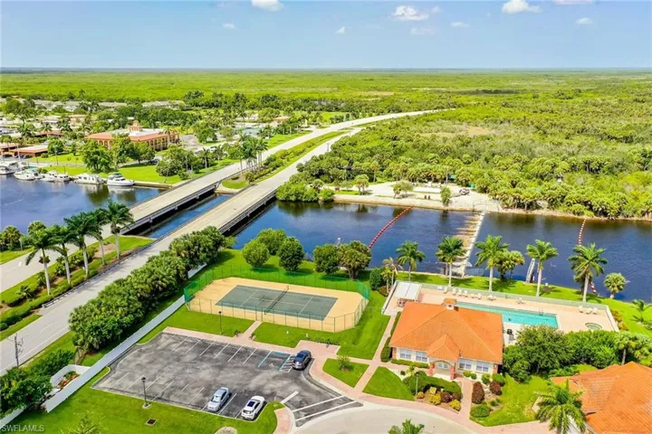 25054  Peacock  LN, Naples, FL 34114