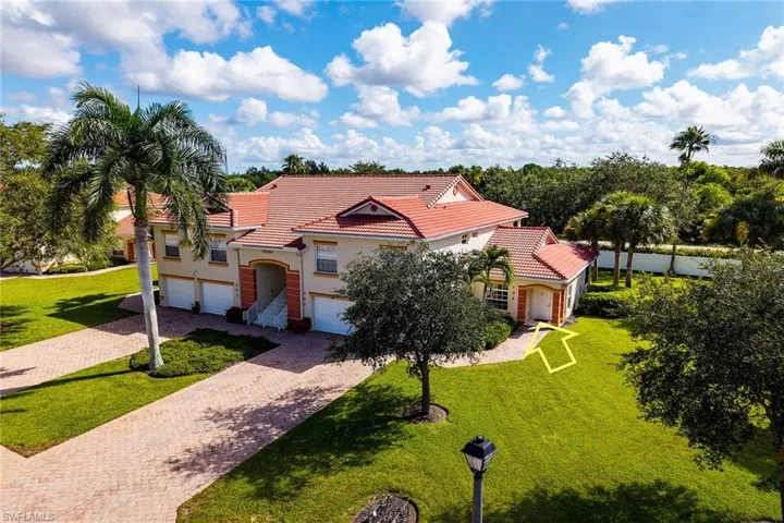 25054  Peacock  LN, Naples, FL 34114