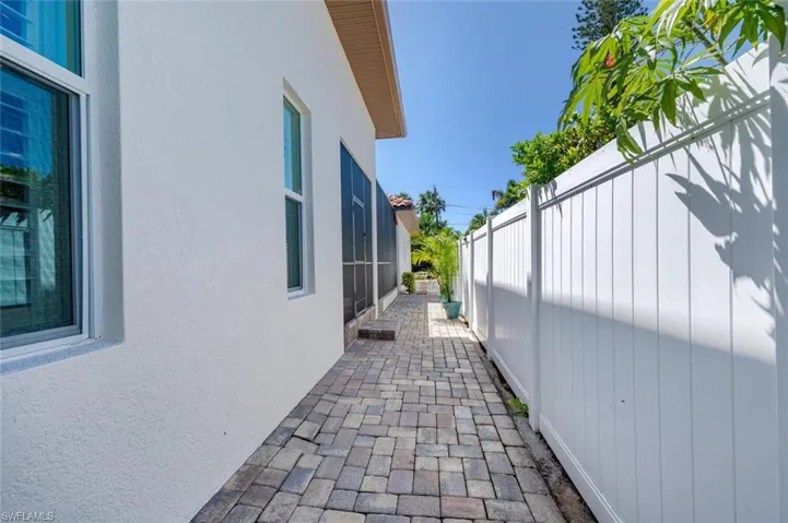 730 95th Ave N, Naples, Florida 34108