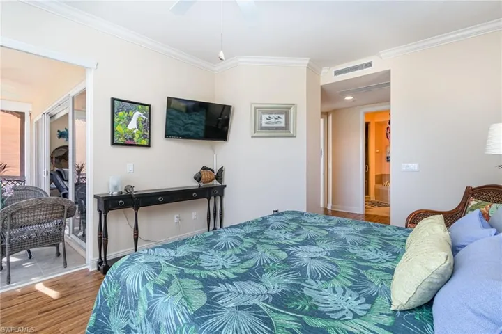 EAST-FACING GUEST SUITE SHOWING ENTRANCE TO SCREENED LANAI (LEFT) AND EN-SUITE BATH (MIDDLE)