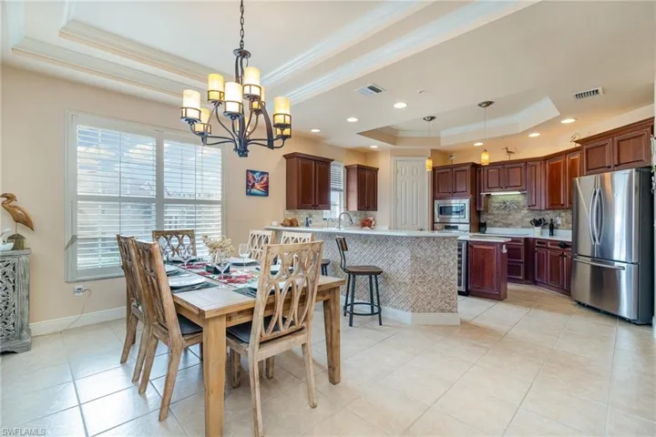 DINING AND KITCHEN AREA SHOWING BREAKFAST BAR