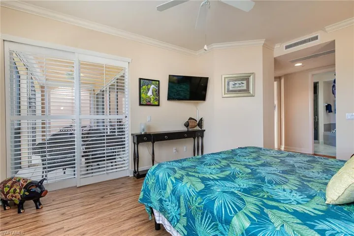 EAST-FACING GUEST SUITE SHOWING ENTRANCE TO SCREENED LANAI.