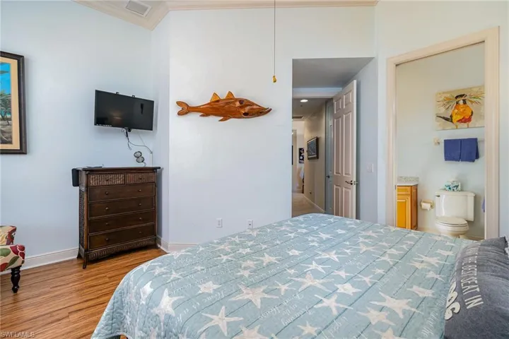 WEST FACING GUEST SUITE SHOWING ENTRANCE TO EN-SUITE BATH
