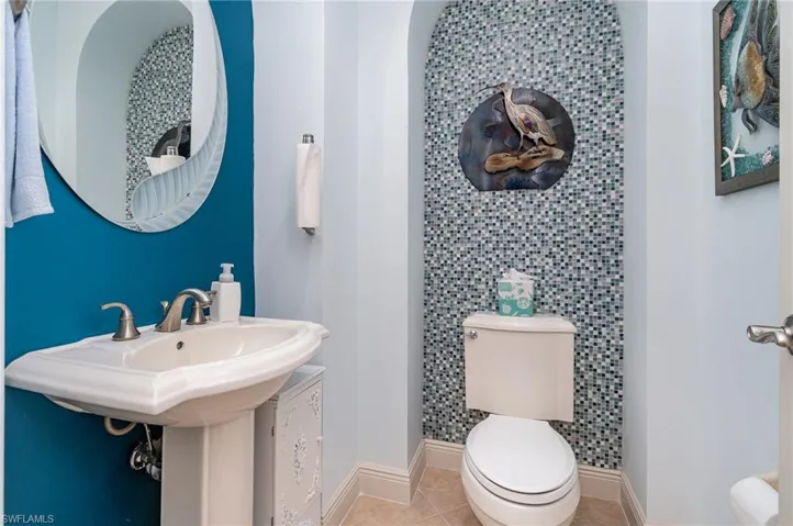HALF BATH ON MAIN LIVING AREA FLOOR