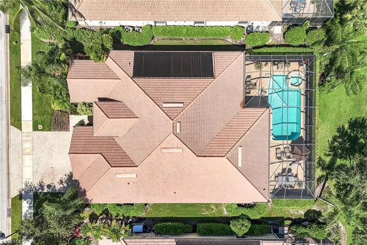Birds eye view of property