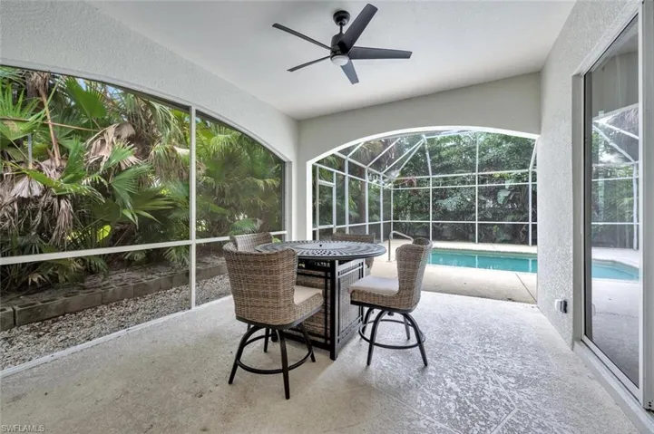 Sunroom / solarium with ceiling fan
