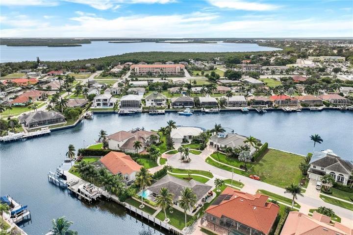 1830 Maywood CT, MARCO ISLAND FL 34145