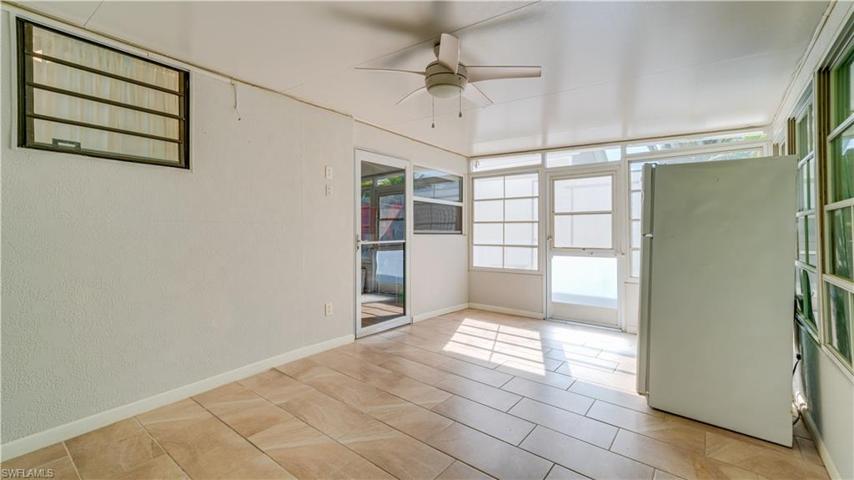 Huge Enclosed Bonus Room!