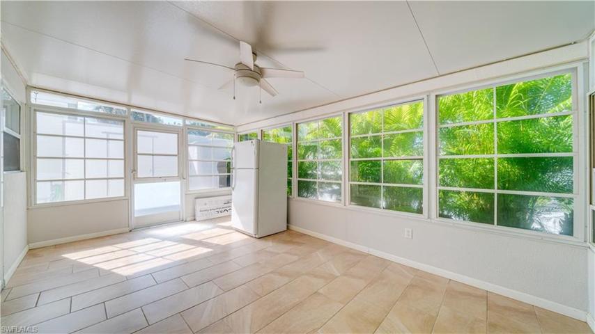 Huge Enclosed Bonus Room!