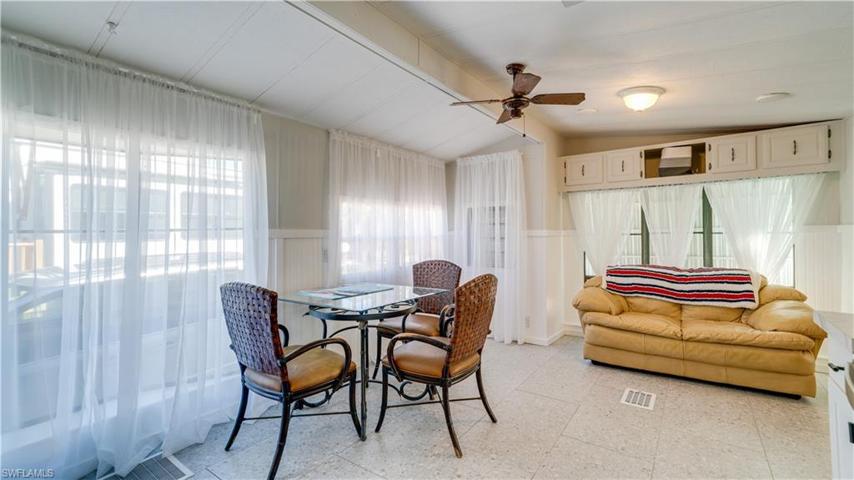 Sitting area off Dining area