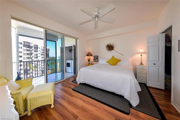 OWNER'S SUITE HAS DIRECT LANAI ACCESS.  WALK-IN CLOSET ENTRANCE IS SHOWN AT RIGHT.  EN-SUITE BATH ENTRANCE IS AT LOWER RIGHT.