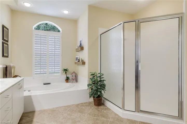primary bath, LARGE shower