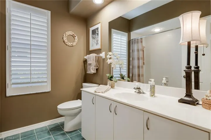 Hall full bath