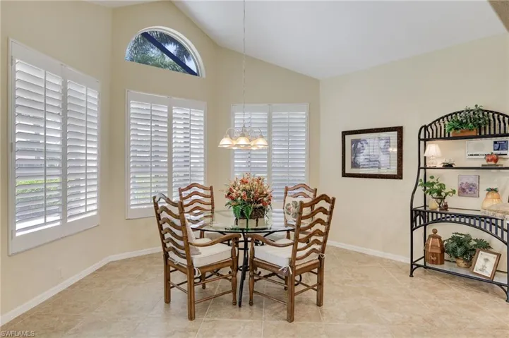 Large Eat in kitchen dining area