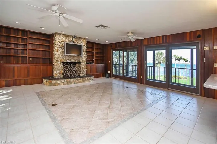 Living_Area_View_of_the_Riverjpg