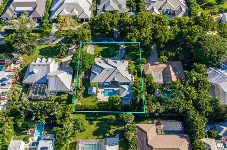 565 Coral Dr, Naples, Florida 34102