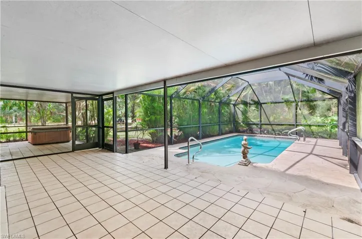 5875  Hidden Oaks  LN, Naples, FL 34119