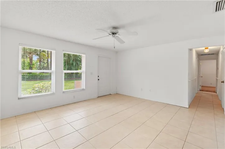 5875  Hidden Oaks  LN, Naples, FL 34119