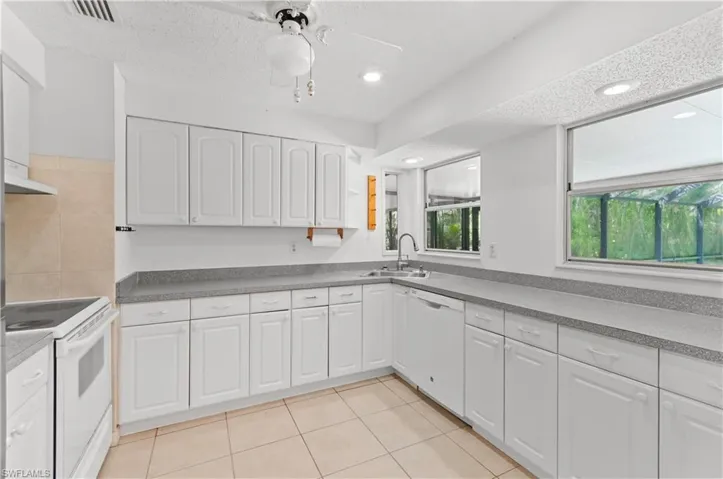 5875  Hidden Oaks  LN, Naples, FL 34119