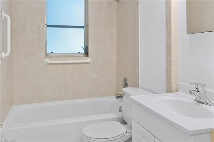 5875  Hidden Oaks  LN, Naples, FL 34119