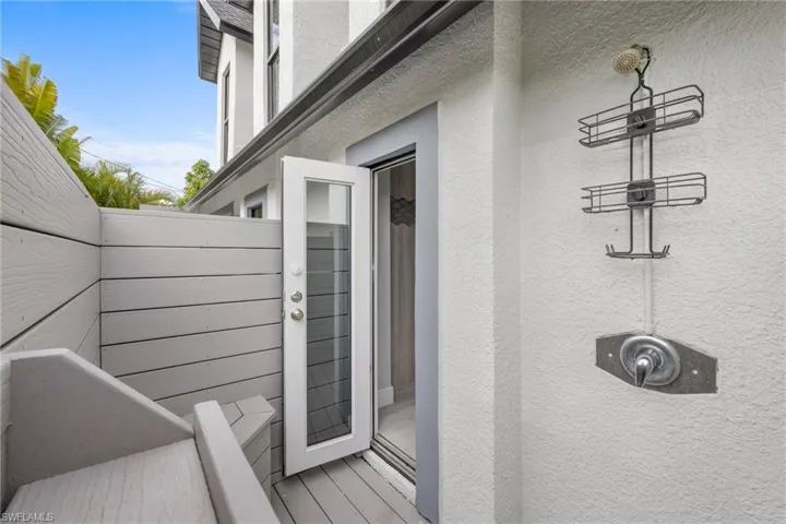 Guest Bath - Outdoor Shower!